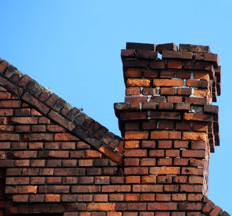 Damaged chimney on an Pasadena home showing cracks and missing mortar